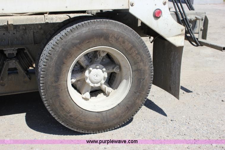 image for item J2253 1999 Sterling A9500 mixer truck