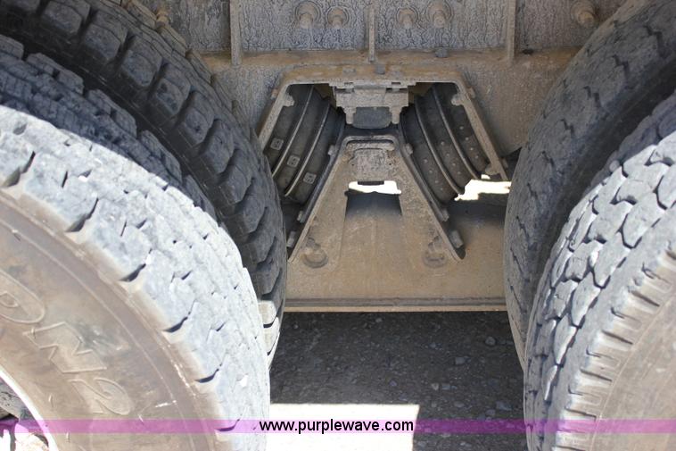 image for item J2253 1999 Sterling A9500 mixer truck