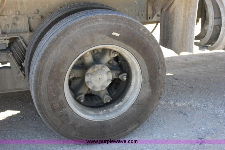 image for item J2253 1999 Sterling A9500 mixer truck