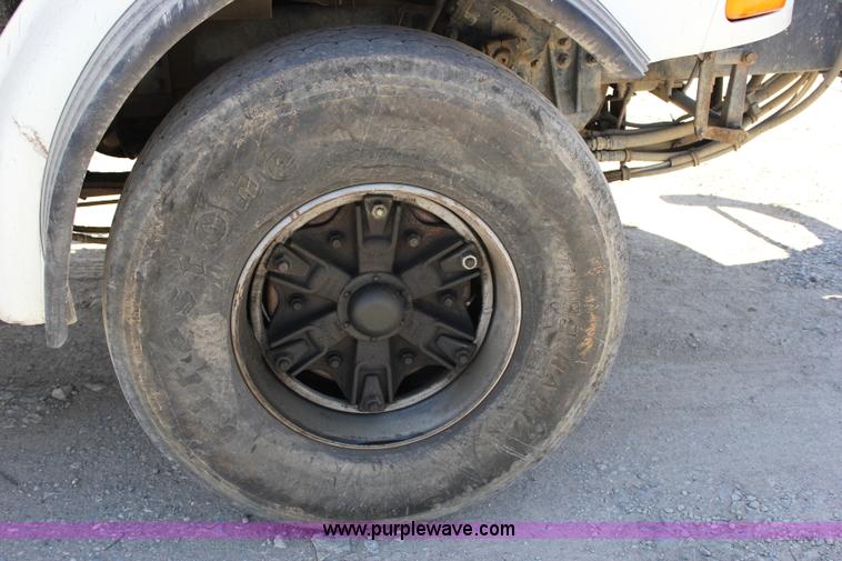 image for item J2253 1999 Sterling A9500 mixer truck