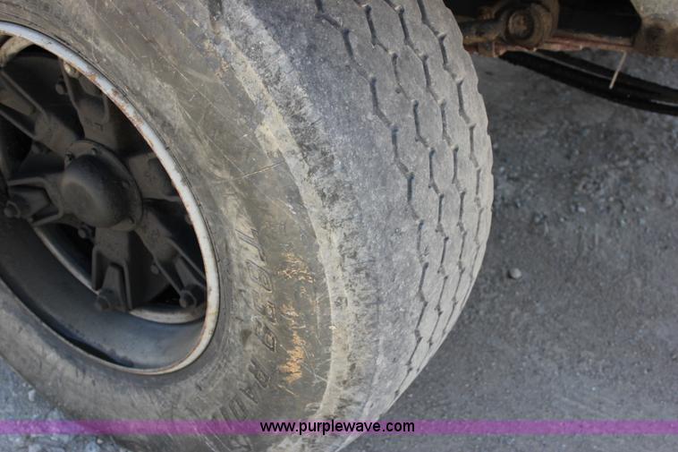 image for item J2253 1999 Sterling A9500 mixer truck