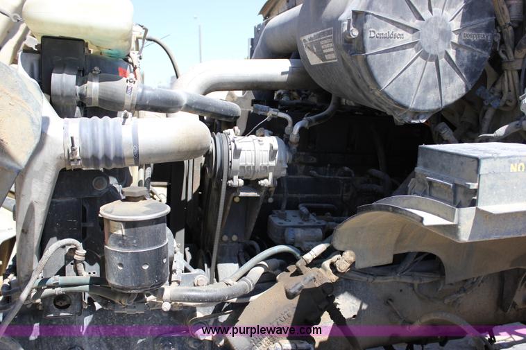 image for item J2253 1999 Sterling A9500 mixer truck