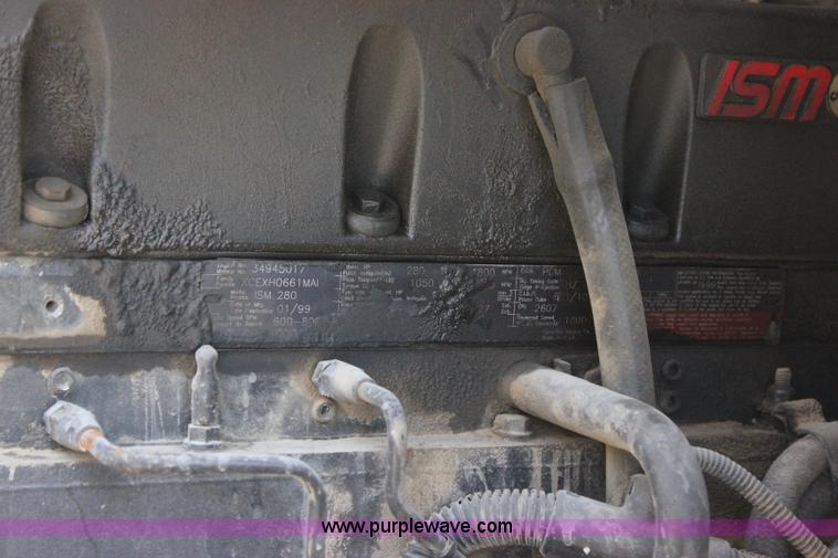 image for item J2253 1999 Sterling A9500 mixer truck