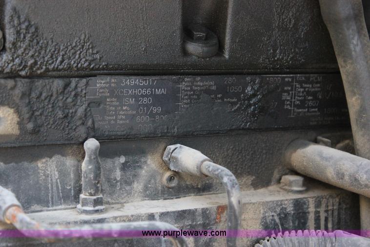 image for item J2253 1999 Sterling A9500 mixer truck