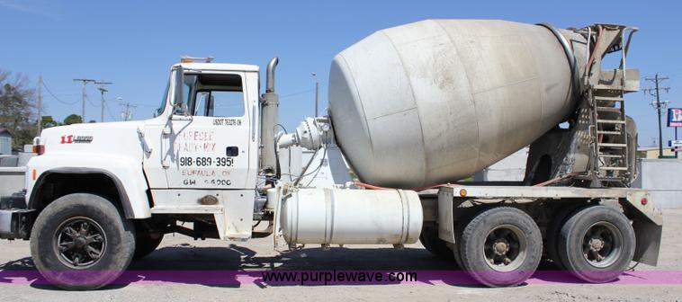 image for item J2254 1991 Ford LT8000 mixer truck