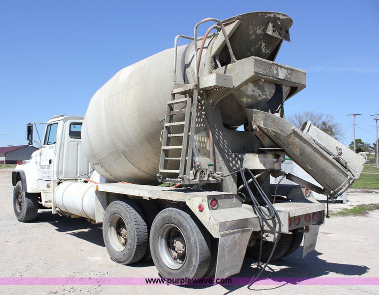 image for item J2254 1991 Ford LT8000 mixer truck