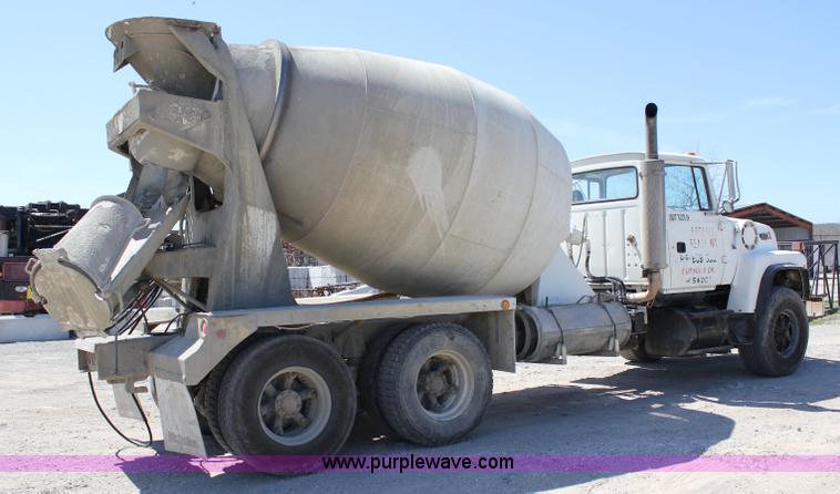 image for item J2254 1991 Ford LT8000 mixer truck