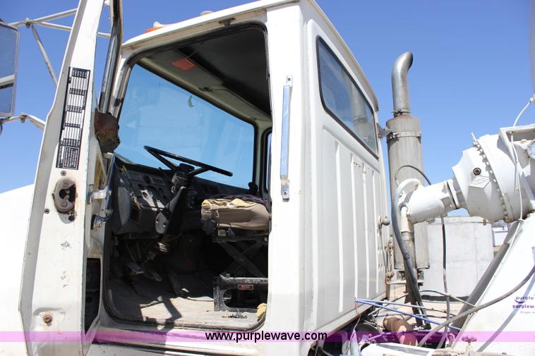 image for item J2254 1991 Ford LT8000 mixer truck