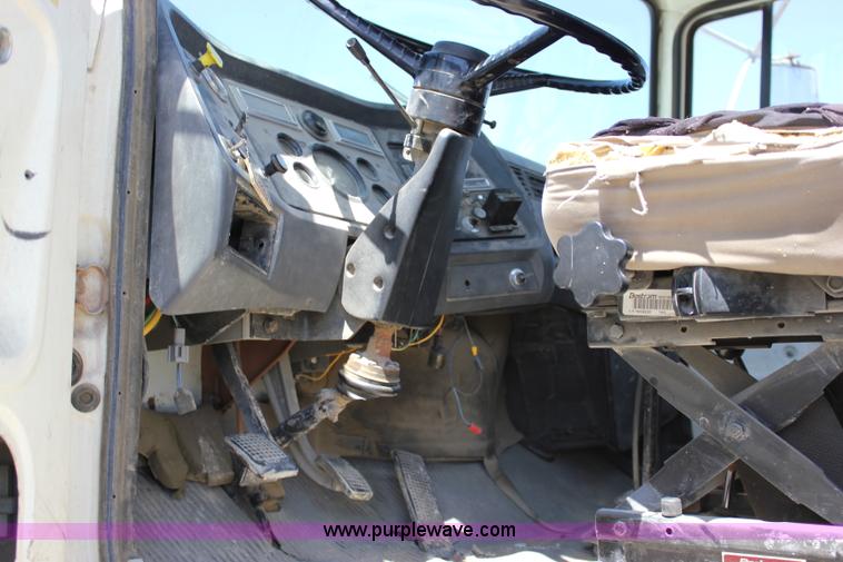 image for item J2254 1991 Ford LT8000 mixer truck