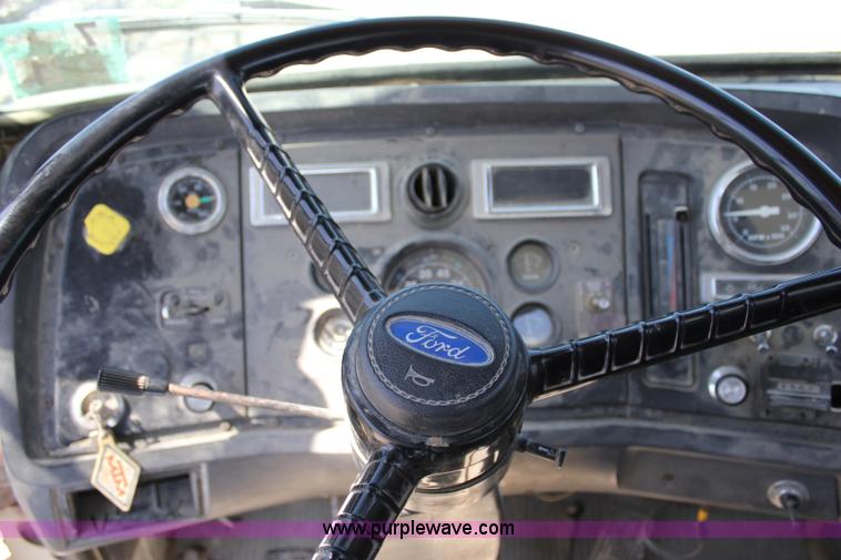 image for item J2254 1991 Ford LT8000 mixer truck