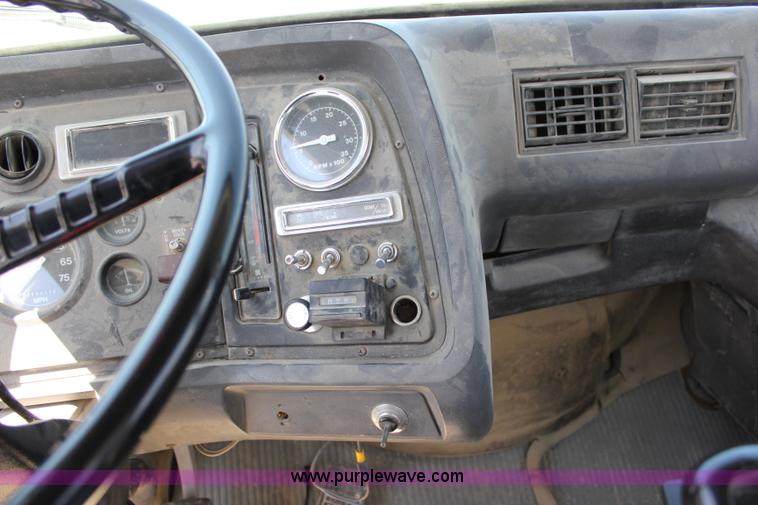 image for item J2254 1991 Ford LT8000 mixer truck