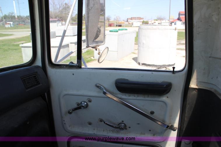 image for item J2254 1991 Ford LT8000 mixer truck