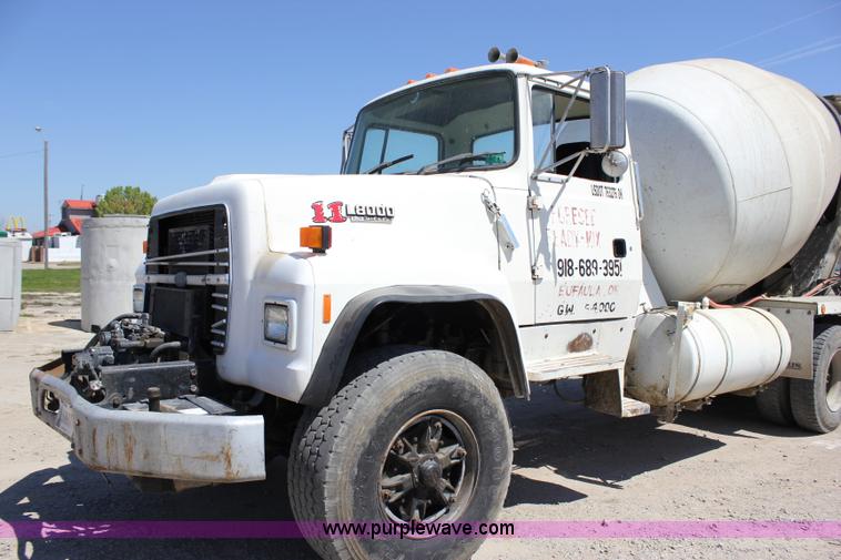 image for item J2254 1991 Ford LT8000 mixer truck