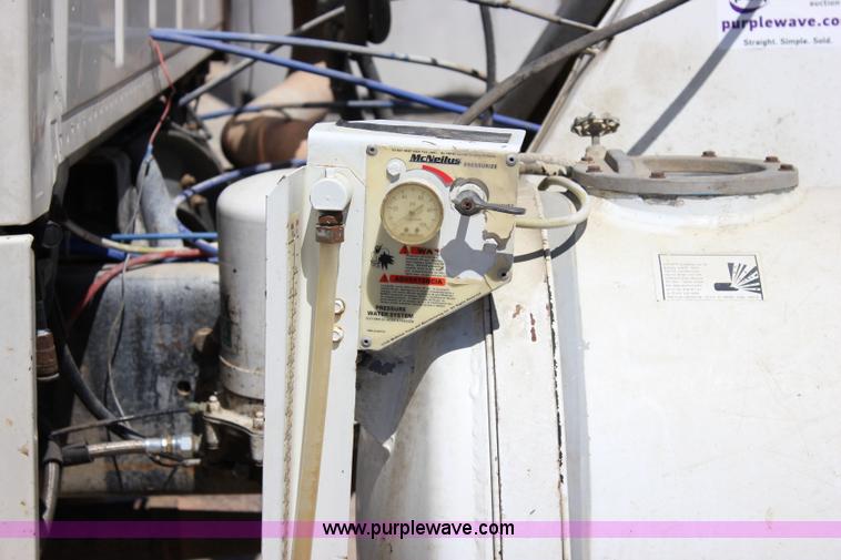 image for item J2254 1991 Ford LT8000 mixer truck