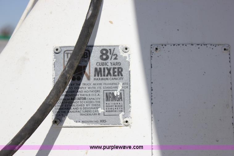 image for item J2254 1991 Ford LT8000 mixer truck