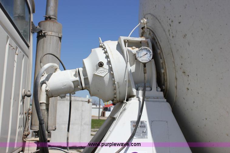 image for item J2254 1991 Ford LT8000 mixer truck