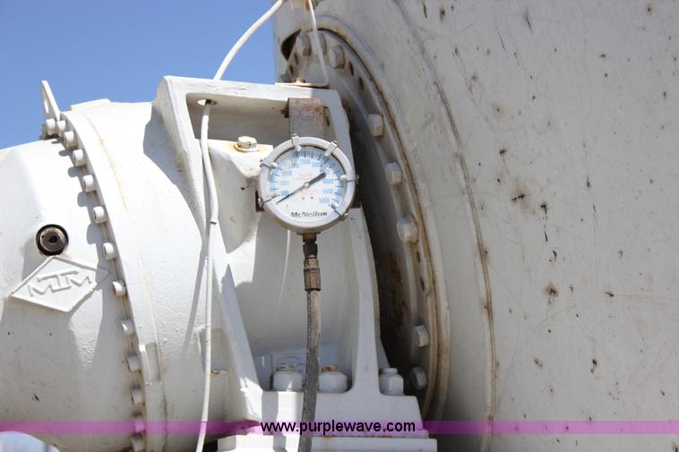 image for item J2254 1991 Ford LT8000 mixer truck