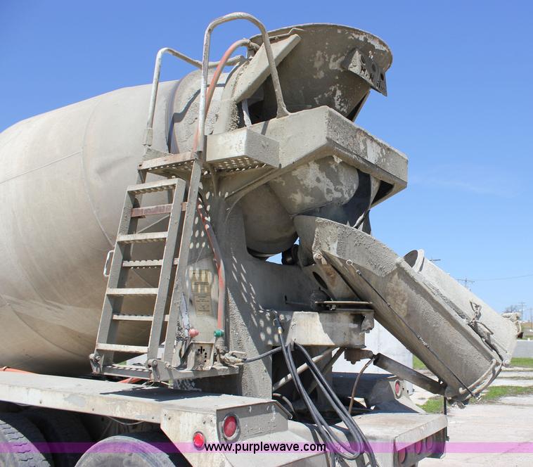 image for item J2254 1991 Ford LT8000 mixer truck