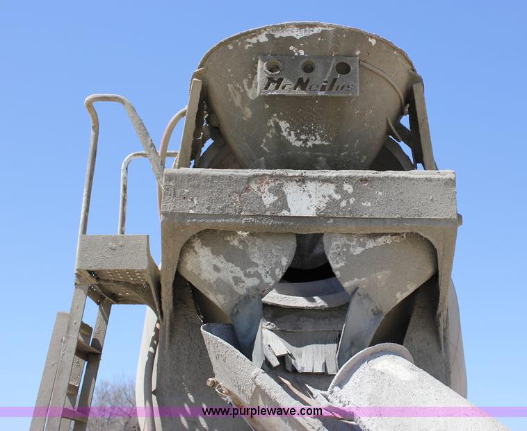 image for item J2254 1991 Ford LT8000 mixer truck