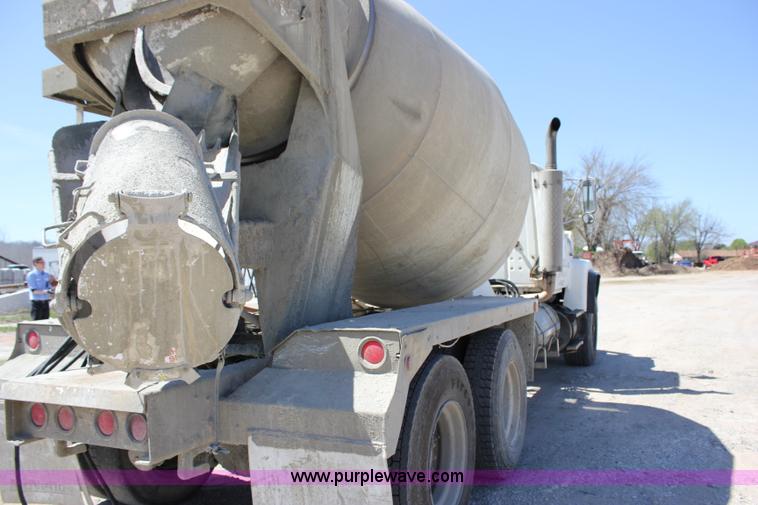 image for item J2254 1991 Ford LT8000 mixer truck