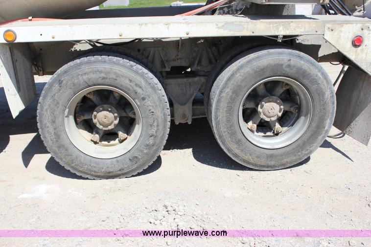 image for item J2254 1991 Ford LT8000 mixer truck