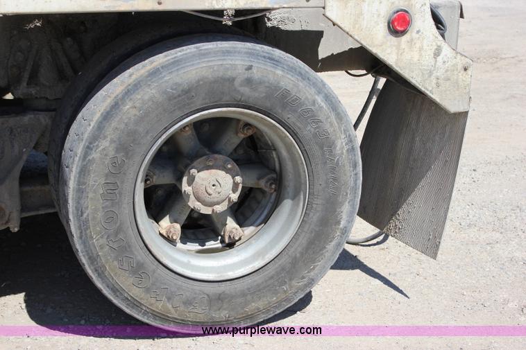 image for item J2254 1991 Ford LT8000 mixer truck