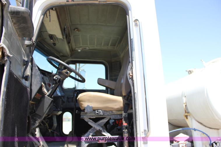 image for item J2255 1990 Peterbilt 357 mixer truck