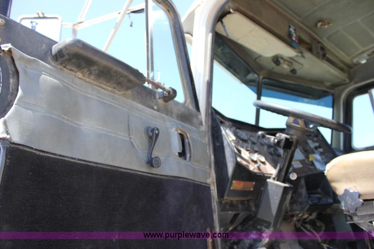 image for item J2255 1990 Peterbilt 357 mixer truck