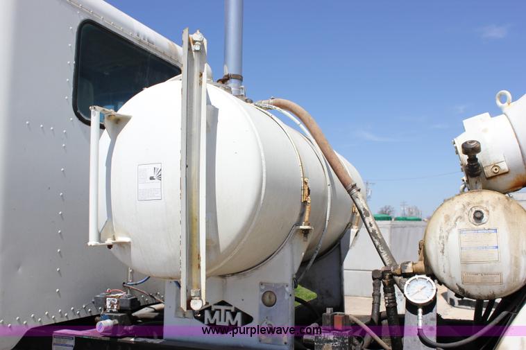 image for item J2255 1990 Peterbilt 357 mixer truck