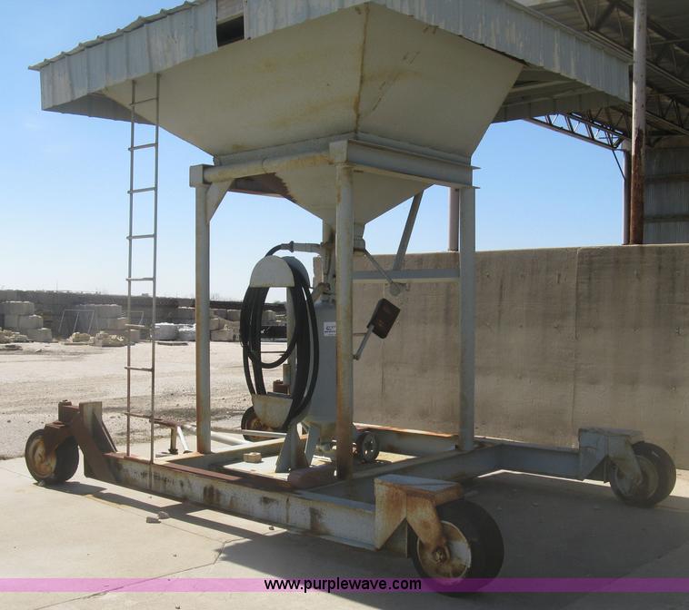 image for item K2998 Sandstorm sandblast hopper and pot