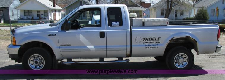 image for item K5002 2001 Ford F350 Super Duty XLT SuperCab pickup truck