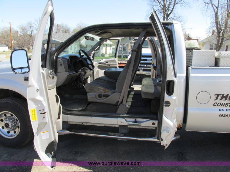 image for item K5002 2001 Ford F350 Super Duty XLT SuperCab pickup truck