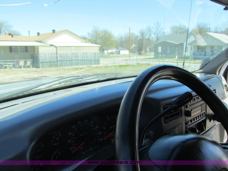 image for item K5002 2001 Ford F350 Super Duty XLT SuperCab pickup truck