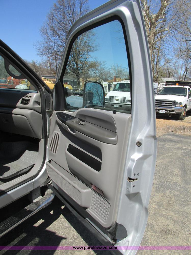 image for item K5002 2001 Ford F350 Super Duty XLT SuperCab pickup truck