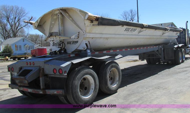 image for item K5003 2002 Smith side dump trailer