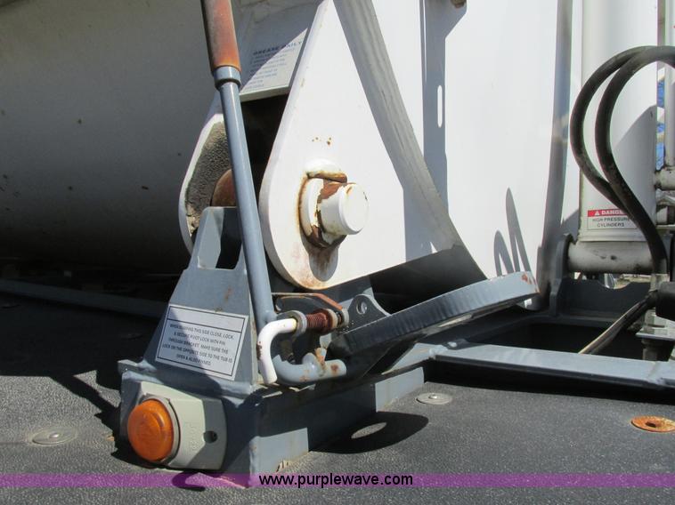 image for item K5003 2002 Smith side dump trailer