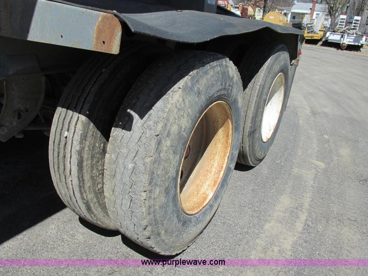 image for item K5005 2002 Smith side dump trailer