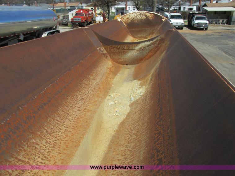 image for item K5005 2002 Smith side dump trailer