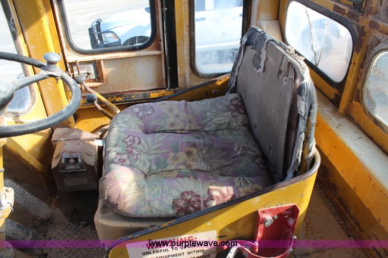 image for item K6753 1970 Caterpillar 950 wheel loader