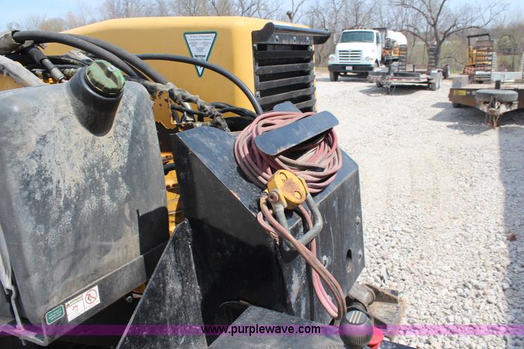 image for item K6763 2001 Vermeer D24X33 directional drill