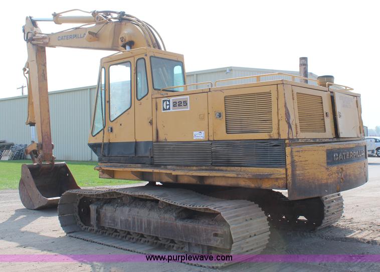 image for item K6841 1973 Caterpillar 225 excavator