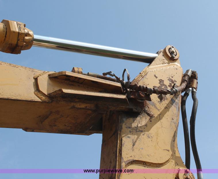 image for item K6841 1973 Caterpillar 225 excavator