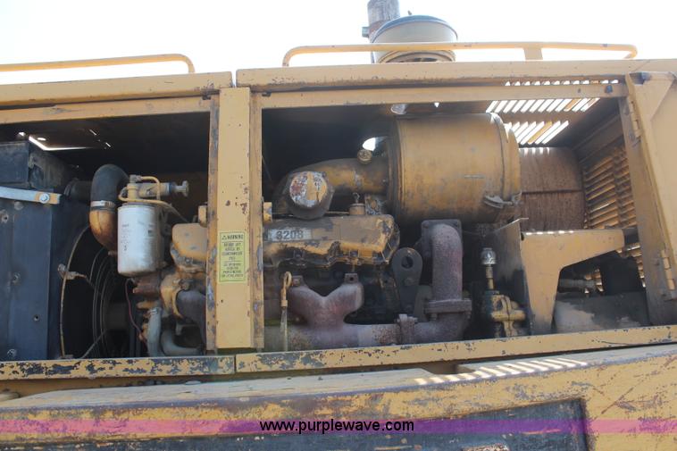 image for item K6841 1973 Caterpillar 225 excavator