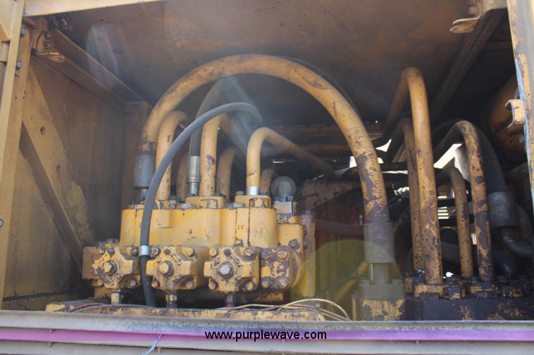 image for item K6841 1973 Caterpillar 225 excavator