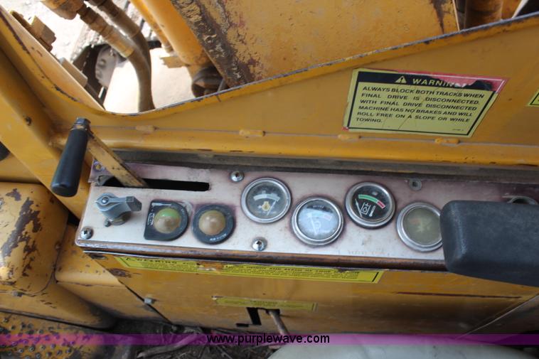 image for item K6841 1973 Caterpillar 225 excavator
