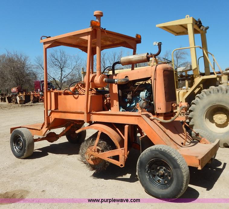 image for item K7342 Broce Broom