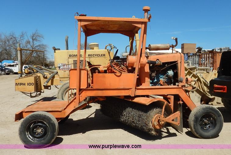 image for item K7342 Broce Broom