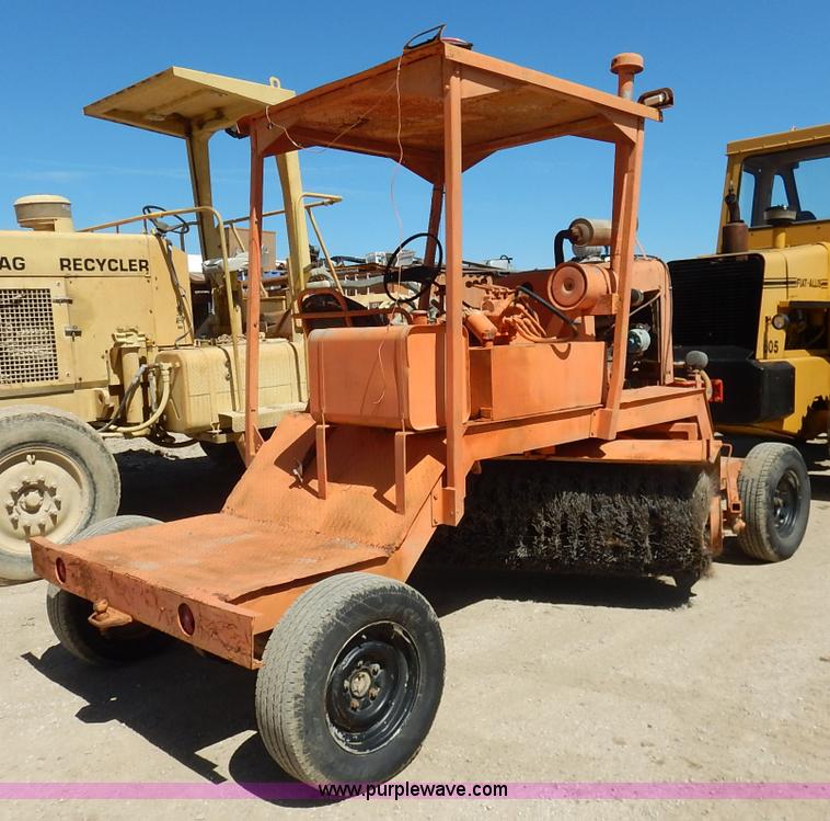 image for item K7342 Broce Broom