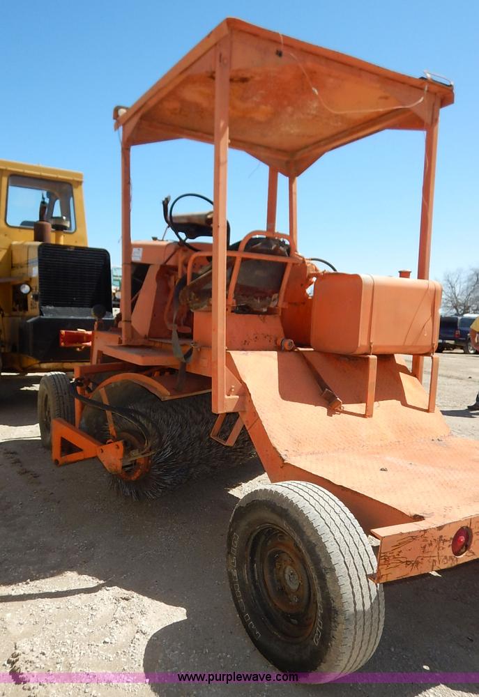 image for item K7342 Broce Broom