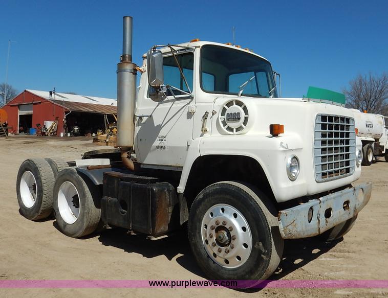 image for item K7343 1983 Ford LNT9000 semi truck